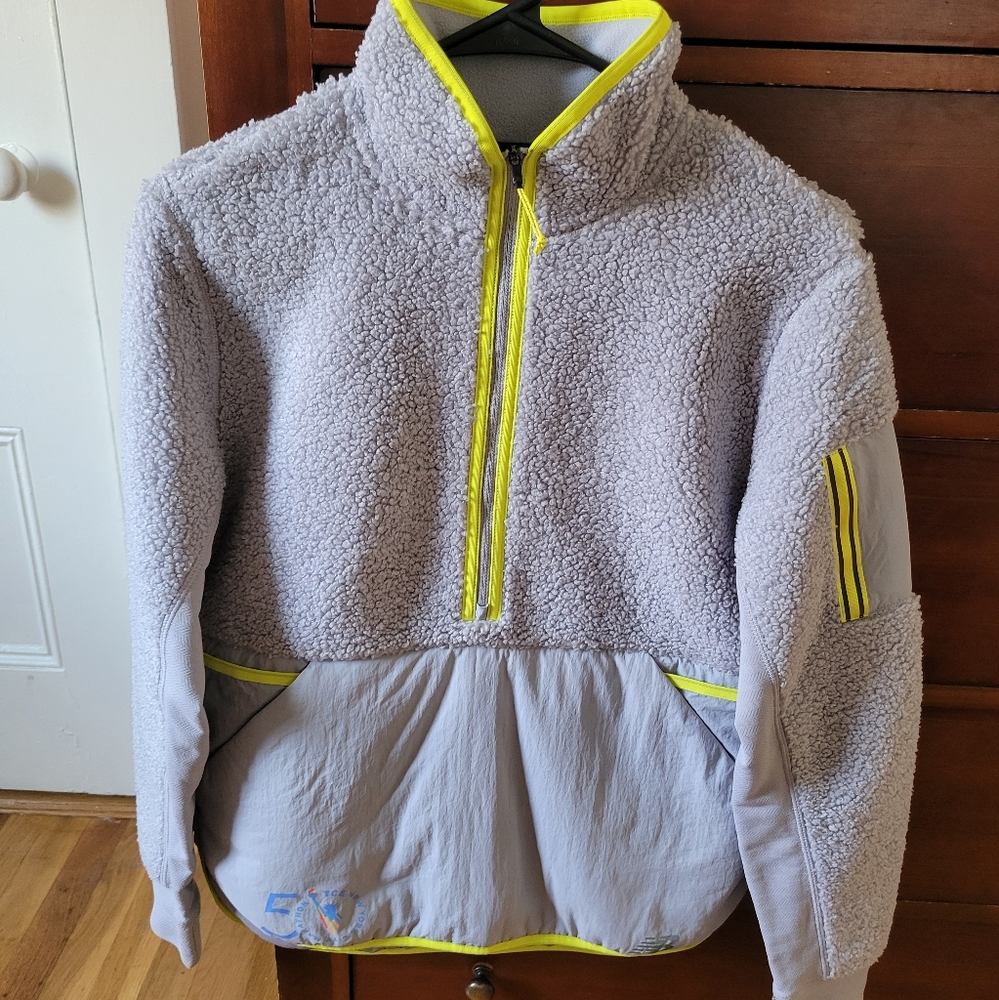SIZE XS -- NEW BALANCE 50TH NYC MARATHON HALF ZIP